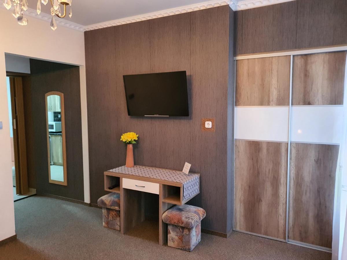 Szlavi Apartman Baja Bagian luar foto