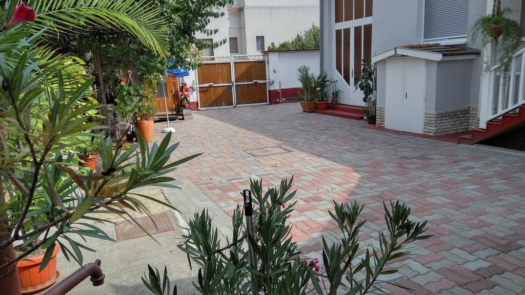 Szlavi Apartman Baja Bagian luar foto