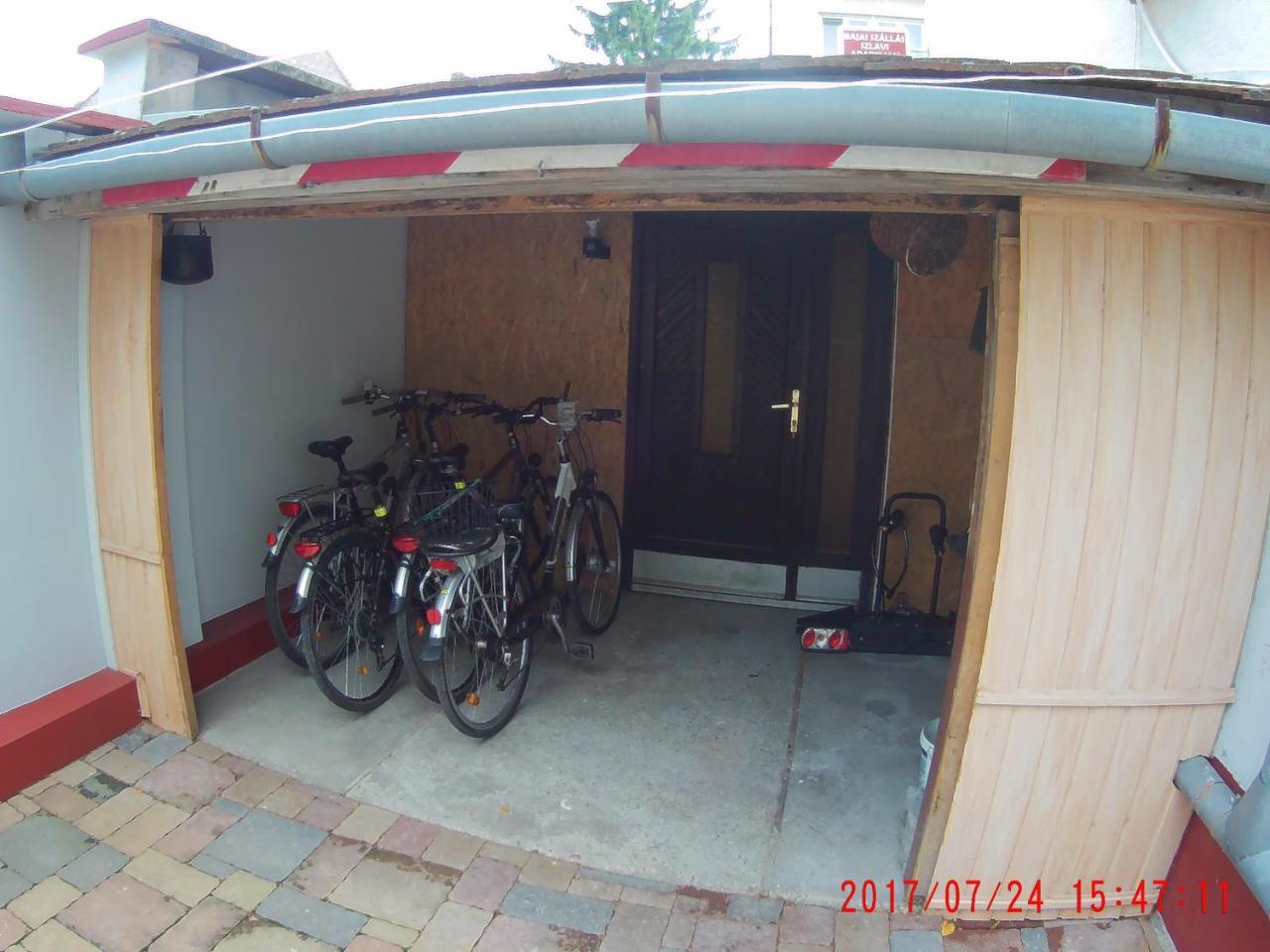 Szlavi Apartman Baja Bagian luar foto